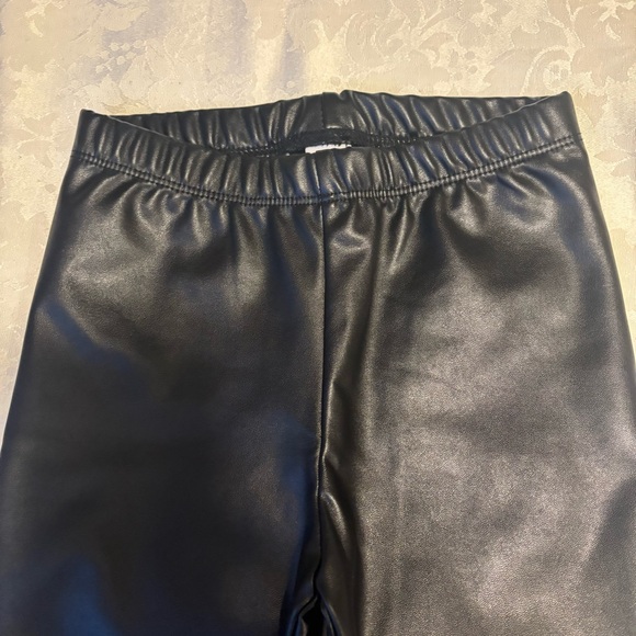 ❤️2/$14 or 3/$21❤️ NWT Baby Gap Black Vegan Leather Leggings, Size 4 - Picture 4 of 9